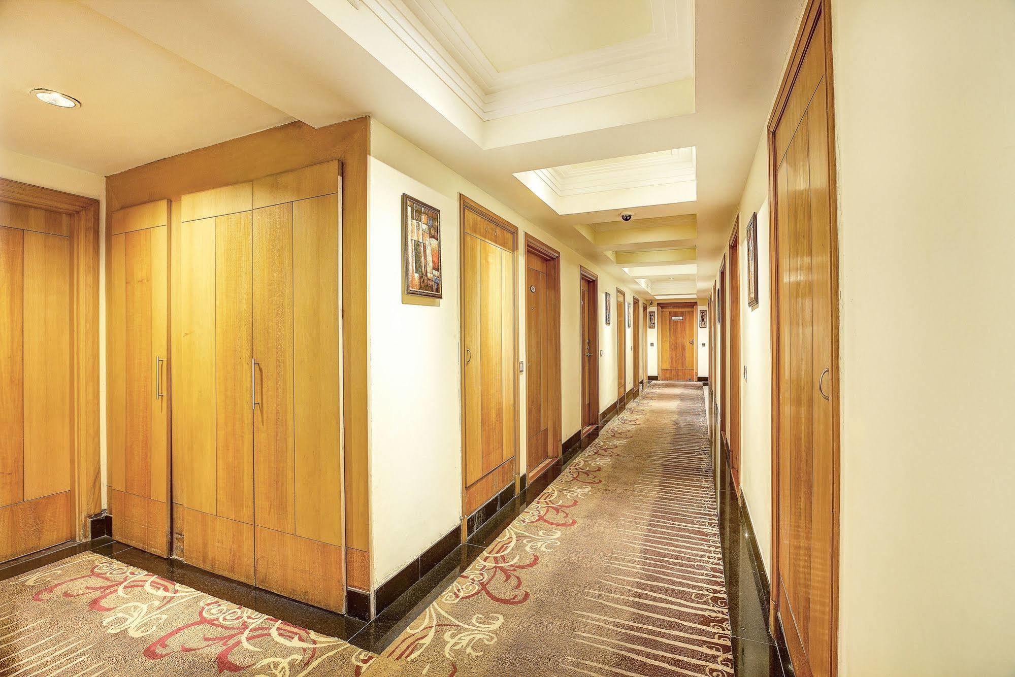 Western Court Чандигарх Экстерьер фото